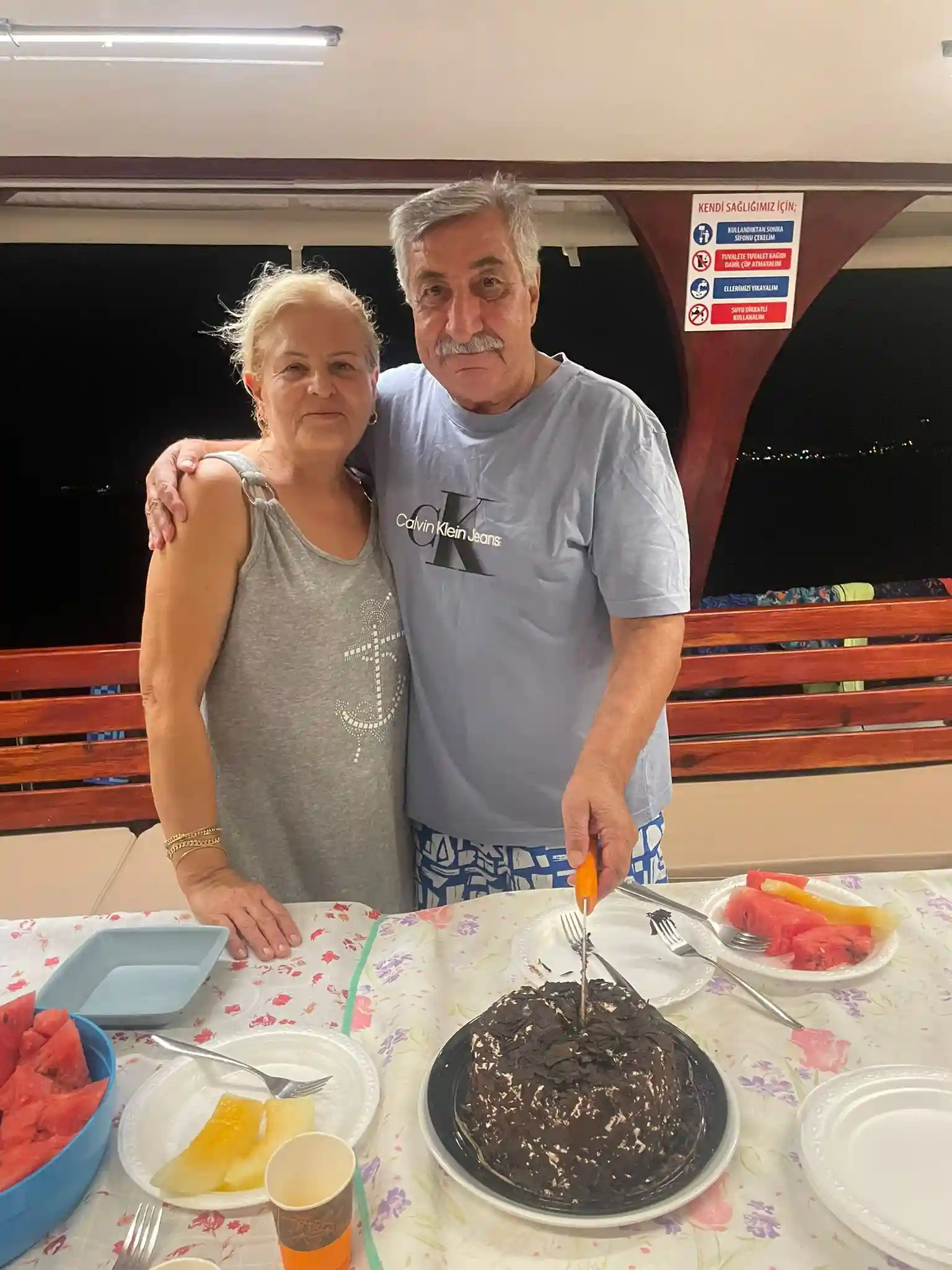 Teknede doğum günü kutlaması Urla